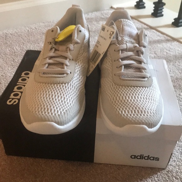 NWT / NIB Adidas Element Race Running white/grey - Picture 2 of 4